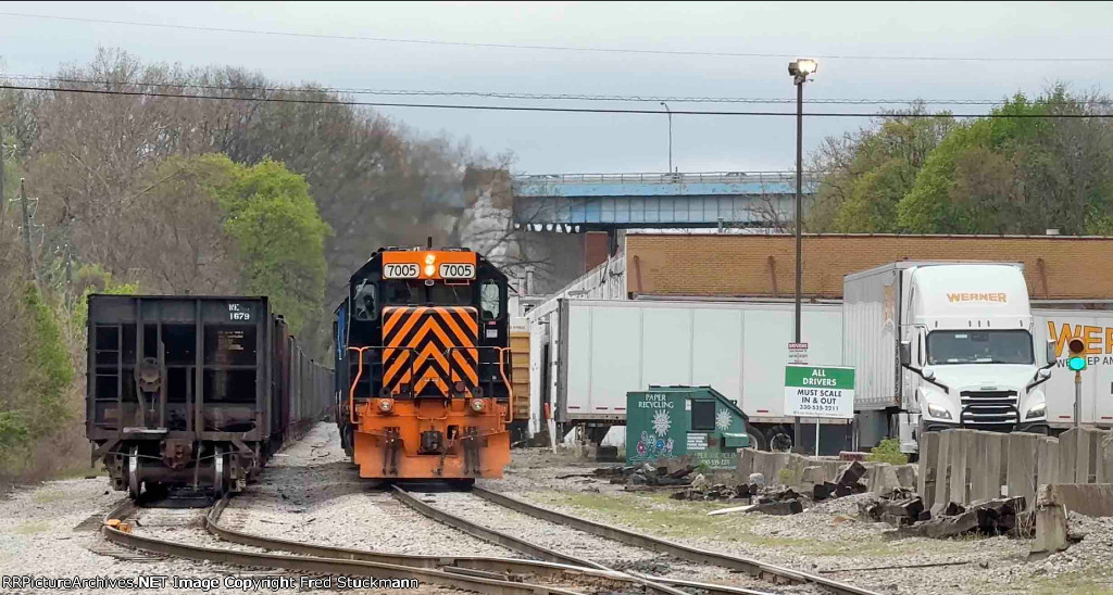 WE 7005 and her stablemates shove one shop car back to Brittain Yard.